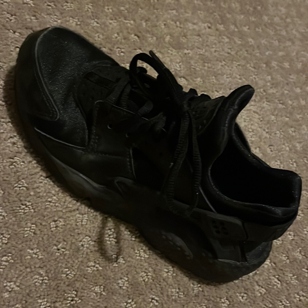 Nike shoes - Picture 3 of 5